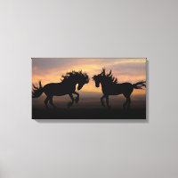 Silhouette des chevaux sauvages