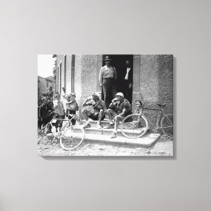 Toile Tour de France 1921 Après l'étape Heure de bière