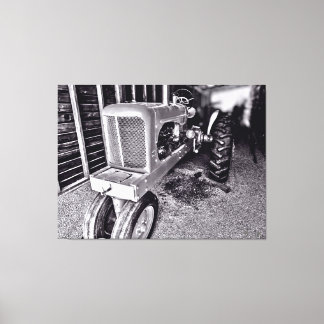 Toile Tracteur Ancien dans une Grange 2