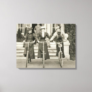 Toile Trois femmes sur des bicyclettes, les années 1900