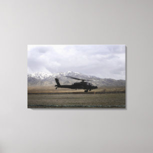 Toile Un Apache AH-64A décolle