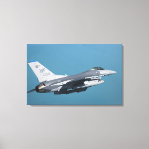 Toile Un faucon F-16 de combat en vol