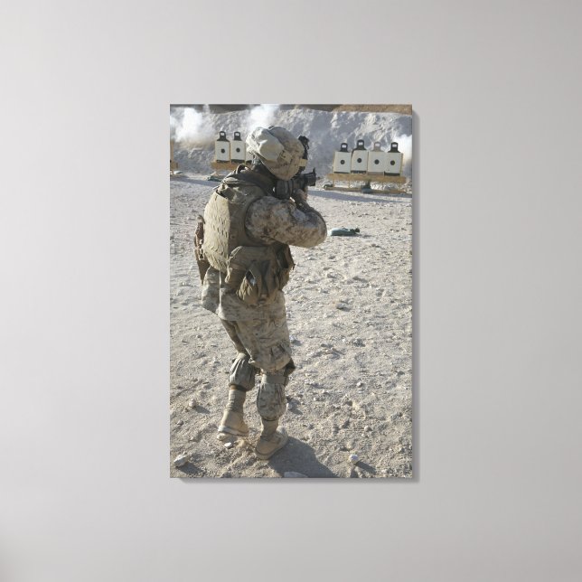 Toile Un soldat lance sa cible sur un coup de feu (Recto)