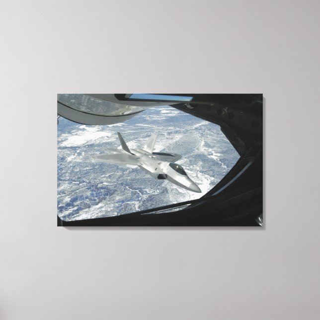 Toile Une banque F-22 Raptor loin d'un KC-135 (Recto)