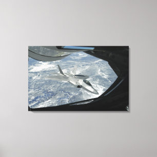 Toile Une banque F-22 Raptor loin d'un KC-135