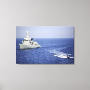 Toile Une équipe de la marine portugaise dans un bateau 