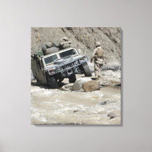 Toile Une marine des USA guidant le conducteur de Humvee