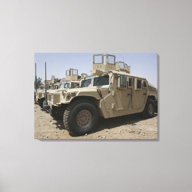 Toile Une rangée d'humvees de la politique militaire de  (Recto)