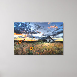Toile Vieille grange sur la prairie avec des tournesols