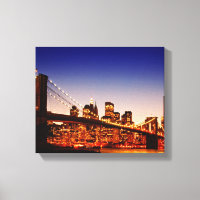 Ville de New York avec pont sur le fleuve