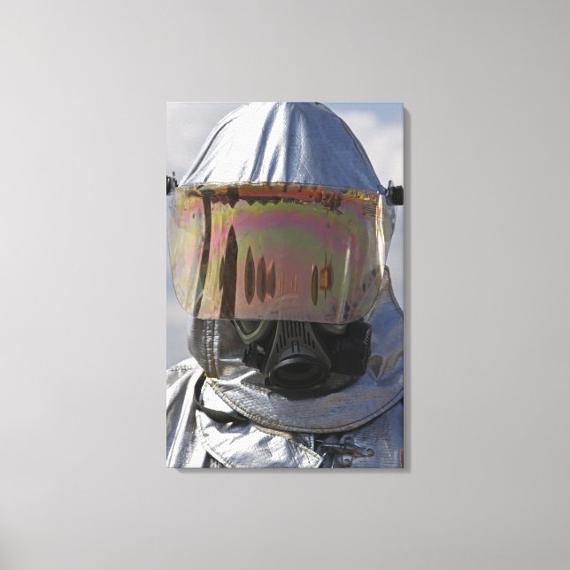 Toile Vue rapprochée d'un pompier (Recto)