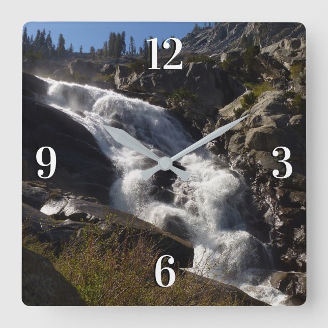 Tokopah Falls II im Sequoia-Nationalpark Quadratische Wanduhr (Vorderseite)