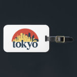 Tokyo Japan City Skyline Retro City Art Gepäckanhänger<br><div class="desc">Vintages und retro City Design mit wunderschöner Skyline, touristischer Attraktion und Stadtbild. Cooler Wolkenkratzer und Gebäude Silhouette Illustrationen für Touristen und Reisende. Ideal als Souvenir, um Zuhause auf Reisen zu bringen. Rett die Erinnerung an deine Reise und Ferien mit Familie und Freunden. Die Hintergrundfarbe kann auf die gewünschte Farbe angepasst...</div>