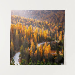 Tolles Panorama einer kurvenreichen Straße. Dramat Wandteppich