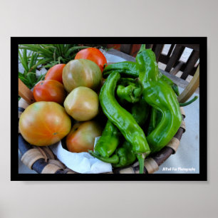 Tomaten und grüne Paprika im Korb Poster