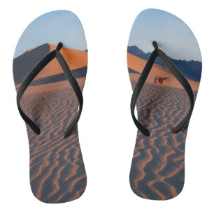 Tongs "Carlin de désert avec le carlin drôle d'envie d