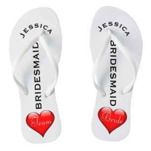Tongs Coeurs de jeune mariée d'équipe du mariage de