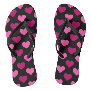 Tongs Coeurs roses romantiques sur le motif noir