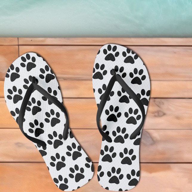 Tongs Empreintes de pattes de chien noir sur blanc (Black Dog Paw Prints Flip Flops Available with thick or thin straps in sizes for men,  women & kids!)