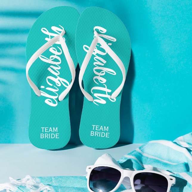 Tongs Équipe personnalisée Mariée Turquoise et blanche (Personalized Team Bride Turquoise and White Flip Flops)