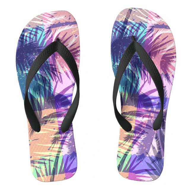 Tongs Exotique (A palm leaf patterns in vivid colors. The background reveals gentle waves lapping at the shore.  )