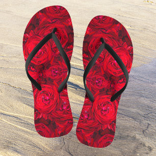 Tongs Fleurs de roses rouges avec gouttes - photographie