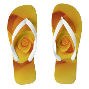 Tongs Pétales de rose jaune romantiques
