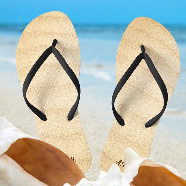 Tongs Plage de sable (Flip flops featuring a wavy sandy beach design and your monogram or initials)