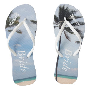 Tongs Sandales les épousant de plage de jeune mariée de