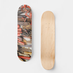Tools Antiquitätenwerkzeug Rustikal Roter Mann Skateboard