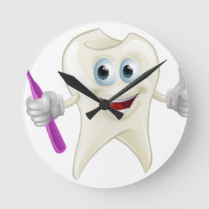 Tooth man holding a toothbrush runde wanduhr