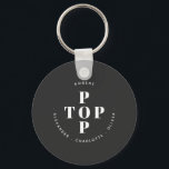 Top Pop Vater Vater Personalisiert Familiennamen Schlüsselanhänger<br><div class="desc">Zeigen Sie Ihrem Vater,  Vater oder Großvater,  wie sehr Sie sie schätzen mit diesem niedlichen Top Pop modernen Typografie-Design. Perfekt für Vatertag,  Geburtstage und jeden anderen Tag! Ändern Sie die Namen von Vater und Kind,  um sie anzupassen.</div>