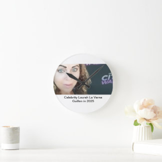 #TOPCELEBRITY #LAURAHLAVERNEGUILLEN 2025 RUNDE WANDUHR
