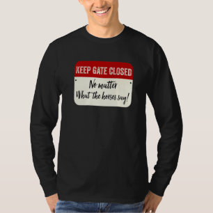 Tor geschlossen halten, ganz egal, was die Pferde T-Shirt