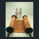 Torah Scroll mit Silver Crown Finalspiel Poster<br><div class="desc">Torarolle der Jüdischen Schule mit Silver Crown Finals (Papier, Holz & Silber) im American Museum of Natural History, New York, USA.</div>
