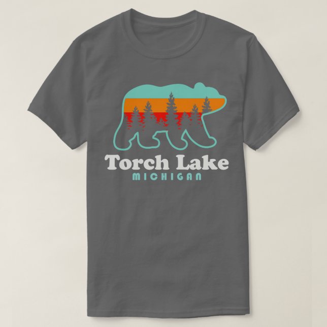 Torch Lake Beach Urlaub Michigan Bärenbaum T-Shirt (Design vorne)