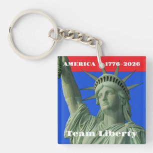 Torche en haut ! Emblème de la liberté • 1776–2026