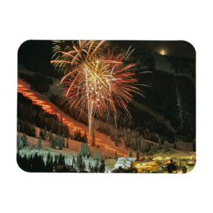 Torchlight-Parade und Feuerwerk im Winter Magnet