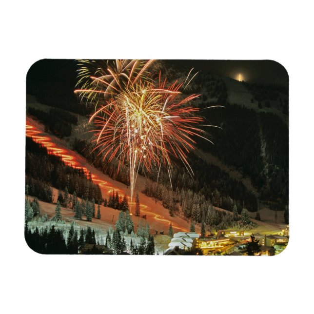 Torchlight-Parade und Feuerwerk im Winter Magnet (Horizontal)