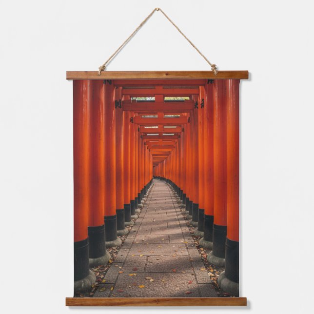 Torii Tunnel of Fushimi Inari  Wandteppich Mit Holzrahmen (Vorderseite)