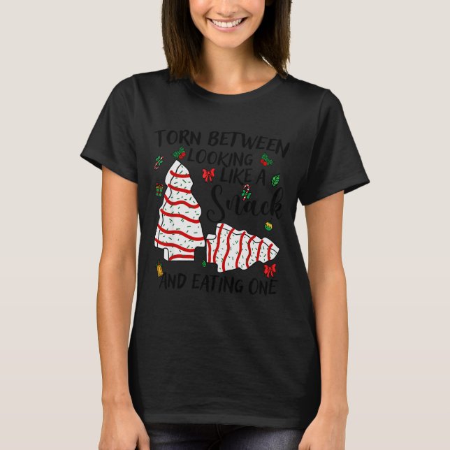 Torn Between Looking Like A Snack Or Eating One Ch T-Shirt (Vorderseite)