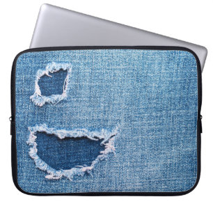 Torn denim Stoff Textur, blaue Farben. Laptopschutzhülle