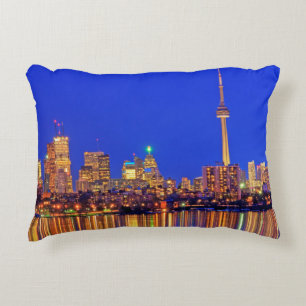 Torontoer Stadtsilhouette bei Nacht Dekokissen