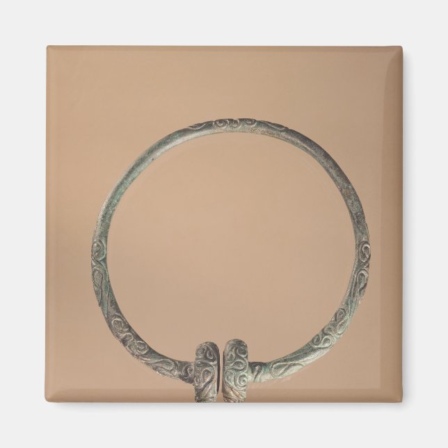 Torque mit ternären Designs, 5. 4. Jahrhundert v.  Magnet (Vorne)