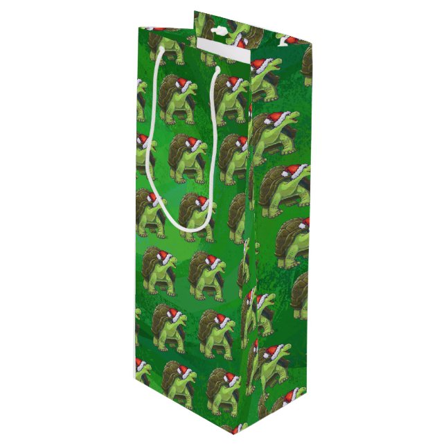 Tortoise in der Weihnachtsmannmütze auf grün Geschenktüte Für Weinflaschen (Vorderseite Schrägansicht)