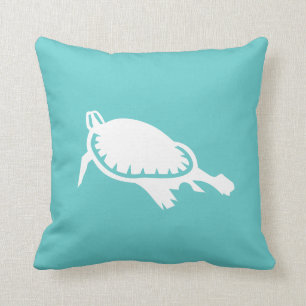 tortue de mer blanche sur le coussin bleu