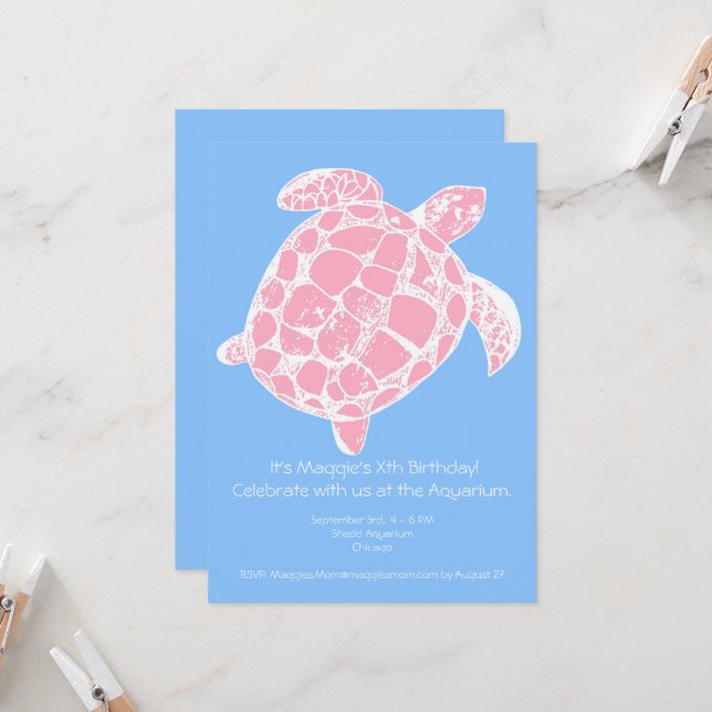 Tortue de mer rose et bleu Invitation de fête d'an (Devant/Arrière en situation)