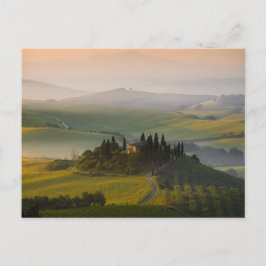 Toskanische Hügellandschaft bei Sonnenaufgang Postkarte
