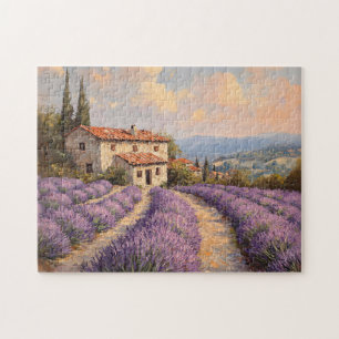 Toskanisches Lavenderfeld mit SteinHütte