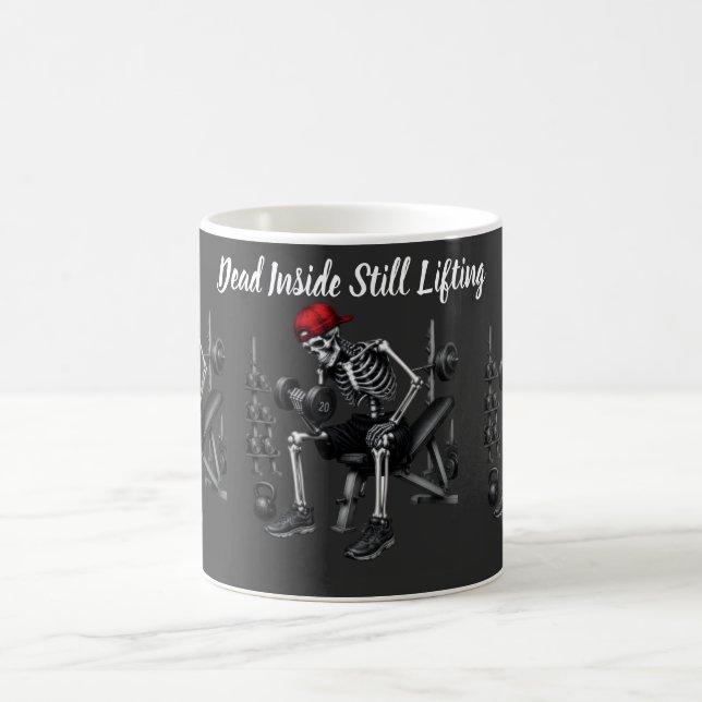 Tot innerlich tot, hebt immer noch Gewichte Kaffeetasse (Mittel)